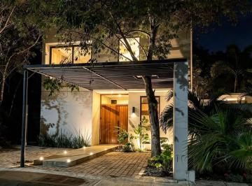Casa · 290m² · 5 Recámaras · 2 Estacionamientos · Casa en Venta en Aqua Residencial Cancun