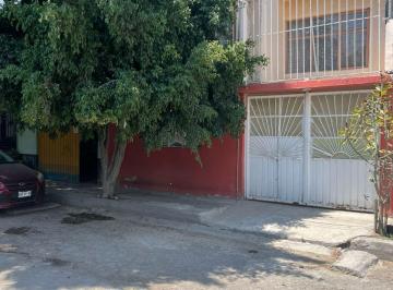 Casa · 182m² · 4 Recámaras · 1 Estacionamiento · Casa en Venta en Jardines de Morelos, Sección Bosques, Ecatepec de Morelos