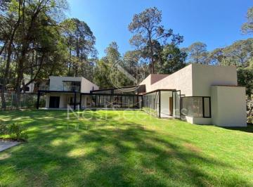 Casa de 5 habitaciones, Valle de Bravo · Casa Dentro de Club de Golf, Avándaro