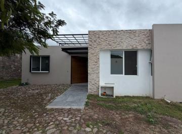 Casa en condominio de 3 habitaciones, Jocotepec · Casas en Venta en Chapala, Aves del Lago