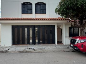 Casa de 2 habitaciones, Culiacán · Casa de 2 Niveles en Terranova | 193 m² de Construcción | Recién Remodelada