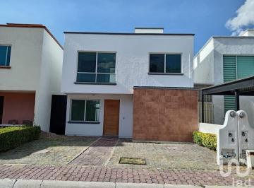 Casa · 129m² · 4 Recámaras · 2 Estacionamientos · Se Renta Casa San Mateo Corregidora