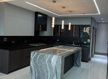 2b02a9afa409fb5017eb0ff17ccdb15a87e5090473bb6c2bc2b76a0ffde364f0 · Preciosa Villa de 2 Pisos en Venta en Edificio Uvah, de Arboleda.