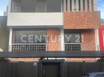 Casa · 341m² · 2 Recámaras · 2 Estacionamientos · Casa en Venta en Los Olivos, Coyoacán, Cdmx.