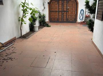 Casa de 4 habitaciones, Alvaro Obregón · Casa con Uso de Suelo en Renta en Las Aguilas, Álvaro Obregón.