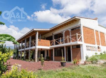 Casa · 630m² · 5 Recámaras · 4 Estacionamientos · Casa en Venta Residencial Monarca