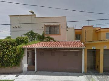 Casa de 5 habitaciones, Cuernavaca · Venta de Casa en Acapatzingo, Cuernavaca, Morelos.