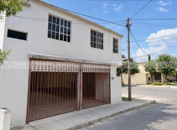 Casa uso de suelo · 350m² · 4 Recámaras · 2 Estacionamientos · Casa con Uso de Suelo en Venta en Las Puentes 11° Sector Esquina