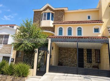 Casa · 292m² · 3 Recámaras · 2 Estacionamientos · Casa en Venta en Colinas de San Jerónimo