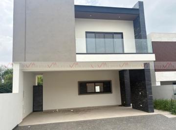 Casa · 395m² · 3 Recámaras · 3 Estacionamientos · Casa en Venta en Bosques de Las Misiones