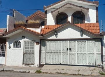 Casa · 100m² · 4 Recámaras · 2 Estacionamientos · Casa en Renta - (4)