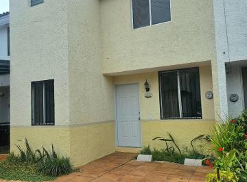 Casa en condominio de 3 habitaciones, Guadalajara · ¡Excelente Casa Como Nueva en Lomas de Independencia!