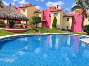 Casa en condominio · 92m² · 3 Recámaras · 1 Estacionamiento · Casa en Condominio con Alberca en Venta en Lomas de Ahuatlan, Cuernavaca Morelos.