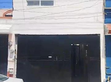 Casa de 3 habitaciones, Querétaro · Casa en Venta de 2 Niveles en Santa Mónica 2