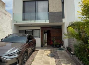 Casa de 3 habitaciones, Zapopan · Casa en Venta Coto Madeiras, Valle Imperial