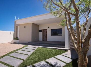 Casa de 3 habitaciones, La Paz · Conoce Tu Nuevo Hogar Cerca del Mar en La Hermosa Ciudad de La Paz, Bcs.