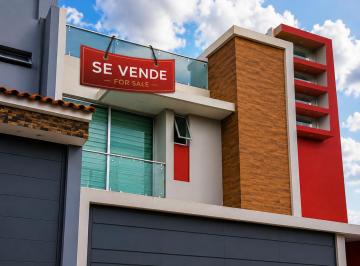 Casa de 3 habitaciones, San Pedro Tlaquepaque · Se Vende Casa 3 Niveles con Roof, Fracc Revolución