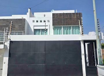Casa · 329m² · 5 Recámaras · 2 Estacionamientos · Venta de Casa en Loma Real, Tuxtla Gutierrez