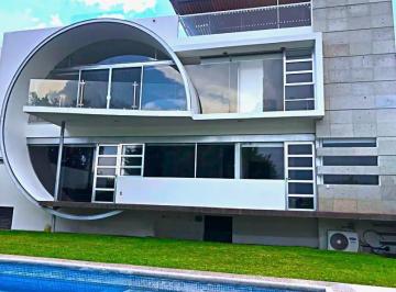 Casa · 408m² · 3 Recámaras · 3 Estacionamientos · Casa en Venta en Cumbres del Lago