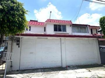 Casa · 182m² · 3 Recámaras · 2 Estacionamientos · Casa en Venta en Valle Dorado