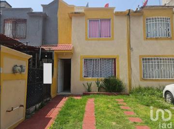 Casa · 62m² · 2 Recámaras · 1 Estacionamiento · Casa en Venta en Las Américas Dentro de Privada con Acceso Controlado y Espacio Para Ampliar