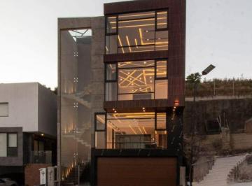 Casa de 5 habitaciones, Atizapán de Zaragoza · Casa de 427 m² con 5 Recámaras en Venta en Bosque Esmeralda