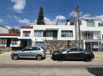 Casa de 3 habitaciones, Zapopan · Casa en Chapalita con Recamara en P. B.
