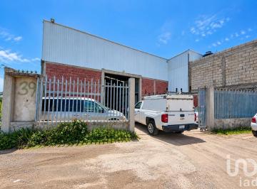 Bodega comercial · 341m² · 6 Estacionamientos · Bodega Comercial en Venta en Cumbres de Conín Carretera México–querétaro