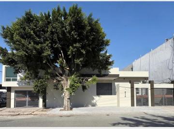 Casa · 389m² · 3 Recámaras · 2 Estacionamientos · Casa en Venta en Colonia Linda Vista, Gpe N. L.