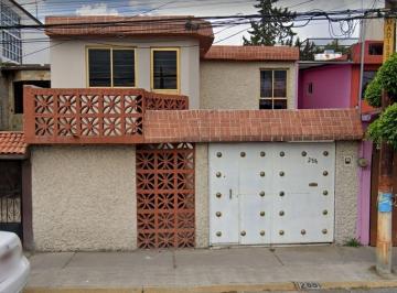 Casa de 4 habitaciones, Nezahualcóyotl · Casa de 170 m² con 4 Recámaras en Venta en Metropolitana