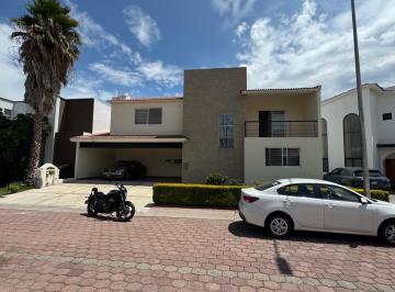 Casa en condominio · 280m² · 3 Recámaras · 6 Estacionamientos · Casa en Condominio en Pueblo Nuevo