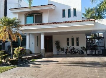 9945578c634b0f5acf417c9c923aea3c6aa402ad6cb6cc86c4118b04d842dbe5 · Casa en Venta en Puerta de Hierro