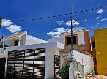 Casa de 3 habitaciones, Mérida · Casa en Privada Dentro de La Ciudad con Paneles Solares