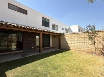 Casa · 281m² · 3 Recámaras · 2 Estacionamientos · Casa en Venta en Quintas de Cortés, Zerezotla, San Pedro Cholula