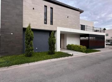 Casa · 310m² · 4 Recámaras · 2 Estacionamientos · Casa en Venta Villas del Renacimiento Torreon