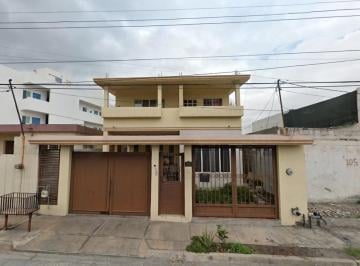 Casa de 4 habitaciones, San Nicolás de los Garza · Venta de Casa en Lomas Roble 1 Sector, San Nicolas de Los Garza, Nuevo Leon