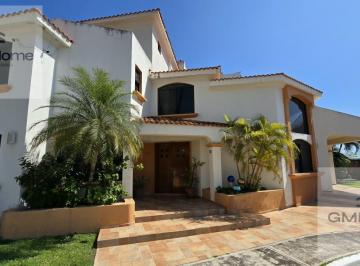 Departamento · 300m² · 3 Recámaras · 2 Estacionamientos · Departamento en Renta en Villas de Rueda