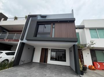Casa · 234m² · 3 Recámaras · 2 Estacionamientos · Venta de Casa en Antigua Cementera Puebla