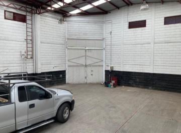 Bodega comercial de 9 habitaciones, León · Bodega de 500 m² con Locales Comerciales en Renta