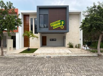 Casa · 314m² · 4 Recámaras · 3 Estacionamientos · Casa en Venta en Residencial Al Norte de Mérida