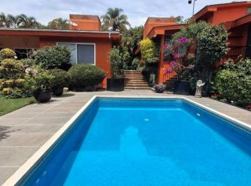 Casa · 558m² · 5 Recámaras · 6 Estacionamientos · Los Limoneros Residencia Impecable! Bien Equipada.