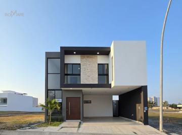 Casa · 218m² · 3 Recámaras · 2 Estacionamientos · Casa en Venta con Amplios Espacios y Jardín | Fracc. Punto Lomas