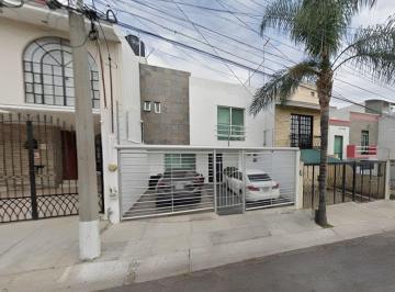 Casa de 3 habitaciones, San Pedro Tlaquepaque · Casa en Venta en Revolución, San Pedro Tlaquepaque, Jalisco.