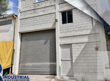 Bodega comercial · 320m² · 2 Estacionamientos · Bodega en Renta en Guadalupe