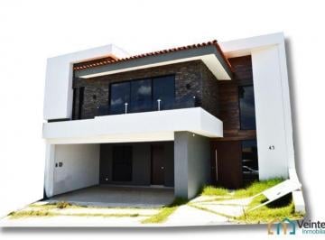 Casa · 324m² · 3 Recámaras · 2 Estacionamientos · Casa en Venta en La Gran Reserva, con Diseño Único, Espacios Extraordinarios