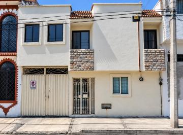 Casa de 4 habitaciones, San Martín Texmelucan · Casa en Venta en San Martín Texmelucan, Centro.