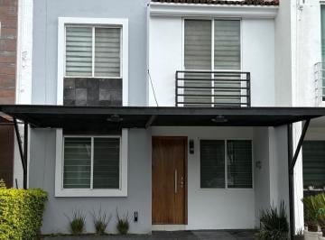 Fachada cochera techada 2 autos · Casa en Renta Rinconadas del Valle Zapopan 3 Rec