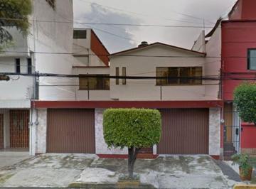 Casa de 4 habitaciones, Coyoacán · ¡Venta de Casa, en Recueracion Bancaria!