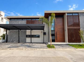Casa en condominio de 6 habitaciones, Metepec · Residencia Contemporánea en Venta en Metepec 6 Recámaras