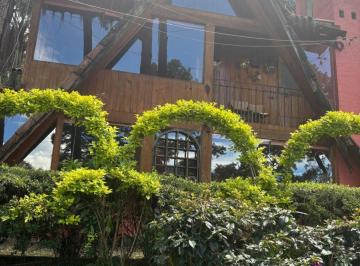 Casa en condominio de 4 habitaciones, Valle de Bravo · Cabaña Amueblada con Alberca Avandaro Centro